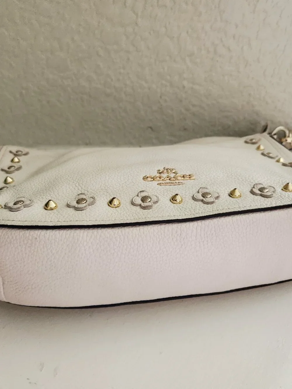 Euc Coach Floral Studded Chalk Leather Crossbody Bag PUrse